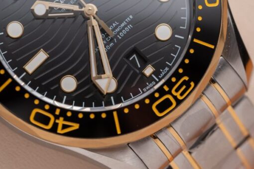 Omega Replica Watch Seamaster Demi Gold Black Dial VS Factory Demi Gold 42mm - Image 7