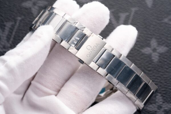 Omega Seamaster Aqua-Terra Blue Dial Replica Watch VS Factory 43mm - Image 7