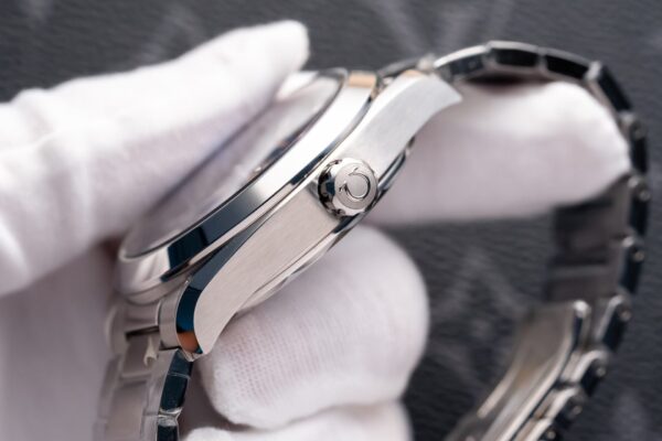 Omega Seamaster Aqua-Terra Blue Dial Replica Watch VS Factory 43mm - Image 4