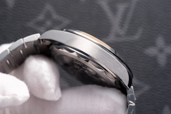 Omega Seamaster Aqua-Terra Blue Dial Replica Watch VS Factory 43mm - Image 5