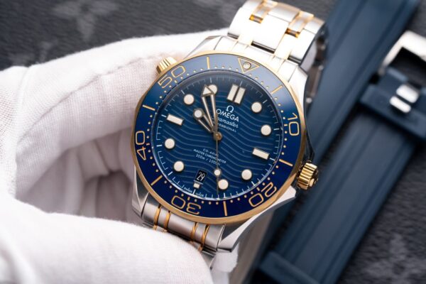 Omega Seamaster DemiGod Replica 1:1 Watch Blue Dial 42mm - Image 4