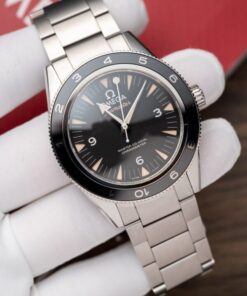 Alternative view of Omega Seamaster 007 Replica Watch Black Dial VS Factory 41mm