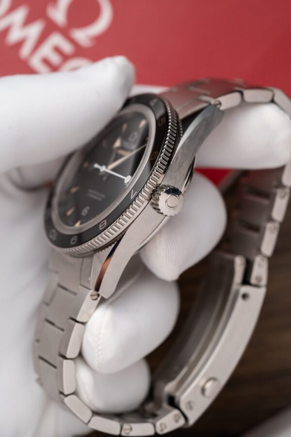 Omega Seamaster 007 Replica Watch Black Dial VS Factory 41mm - Image 5