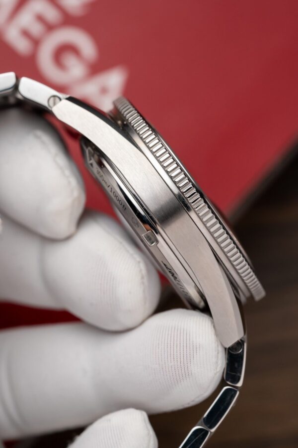 Omega Seamaster 007 Replica Watch Black Dial VS Factory 41mm - Image 6
