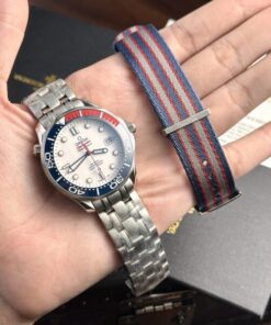 Alternative view of Omega Seamaster Profesional 007 Replica Watch VS Factory 41mm