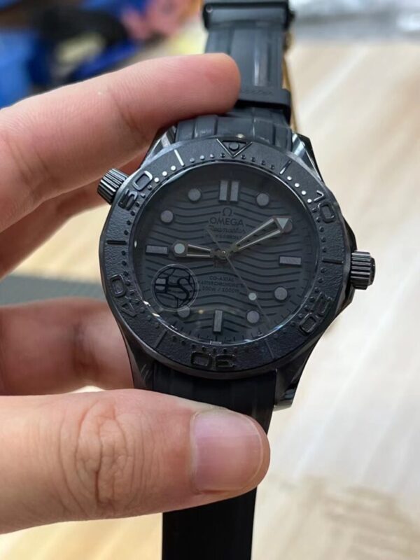 Omega Seamaster Replica Watch Black Ceramic Case Rubber Strap VS Factory 42mm - Image 4