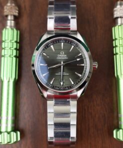 Omega Replica Watch Seamaster Aqua Terra Green Dial Metal Wire 41mm