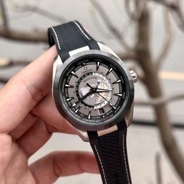 Omega Replica Watch Aqua Terra Worldtimer Gray Dial Rubber Strap VS Factory 43mm - Image 5