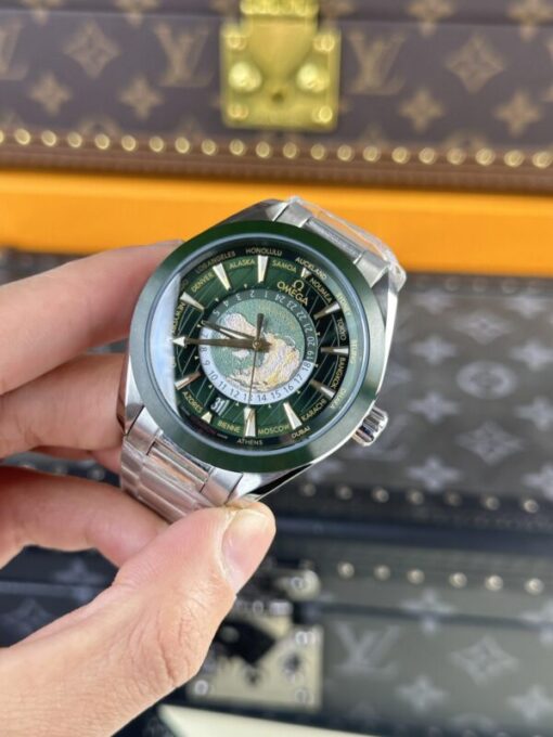 Omega Replica Watch Seamaster Aqua Terra Dial Green 43mm - Image 4