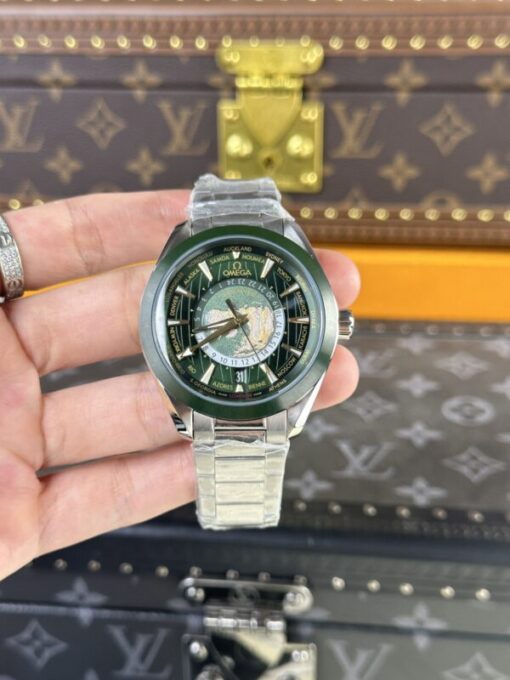 Omega Replica Watch Seamaster Aqua Terra Dial Green 43mm - Image 2