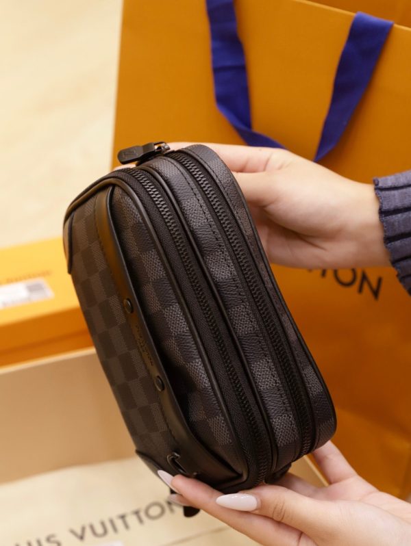 Louis Vuitton LV Wearable Wallet Crossbody Bag Black 11×18.5×6.5cm - Image 8