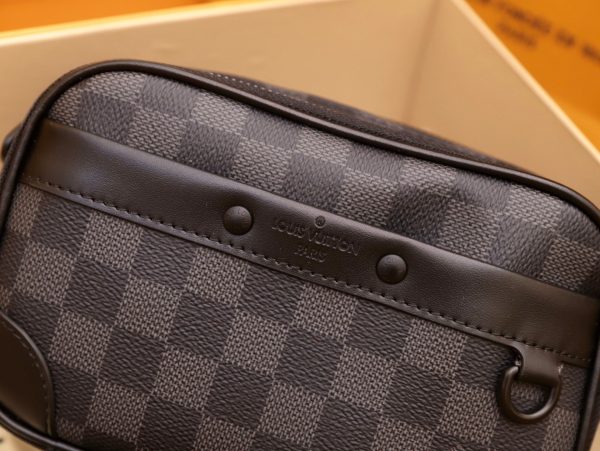 Louis Vuitton LV Wearable Wallet Crossbody Bag Black 11×18.5×6.5cm - Image 4