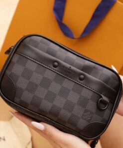 Louis Vuitton LV Wearable Wallet Crossbody Bag Black 11×18.5×6.5cm