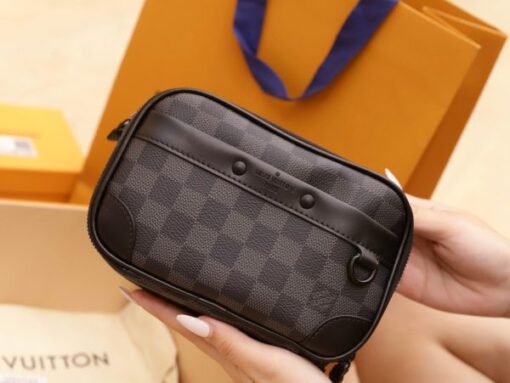 Louis Vuitton LV Wearable Wallet Crossbody Bag Black 11×18.5×6.5cm - Image 2