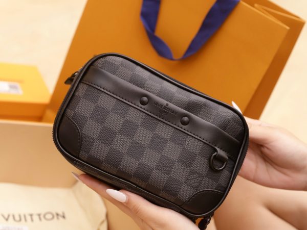 Louis Vuitton LV Wearable Wallet Crossbody Bag Black 11×18.5×6.5cm - Image 2