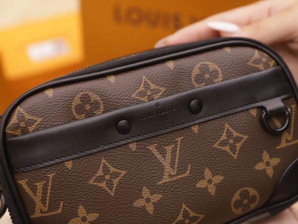 Louis Vuitton LV Wearable Wallet Crossbody Bag Brown 11×18.5×6.5cm - Image 5