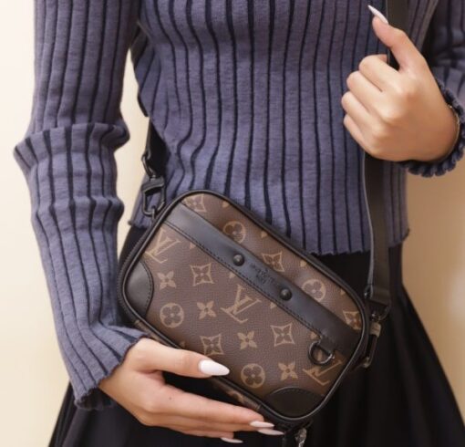 Louis Vuitton LV Wearable Wallet Crossbody Bag Brown 11×18.5×6.5cm - Image 10