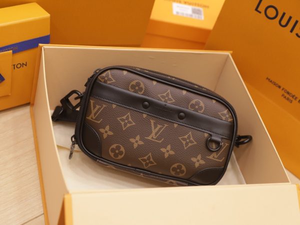 Louis Vuitton LV Wearable Wallet Crossbody Bag Brown 11×18.5×6.5cm - Image 2
