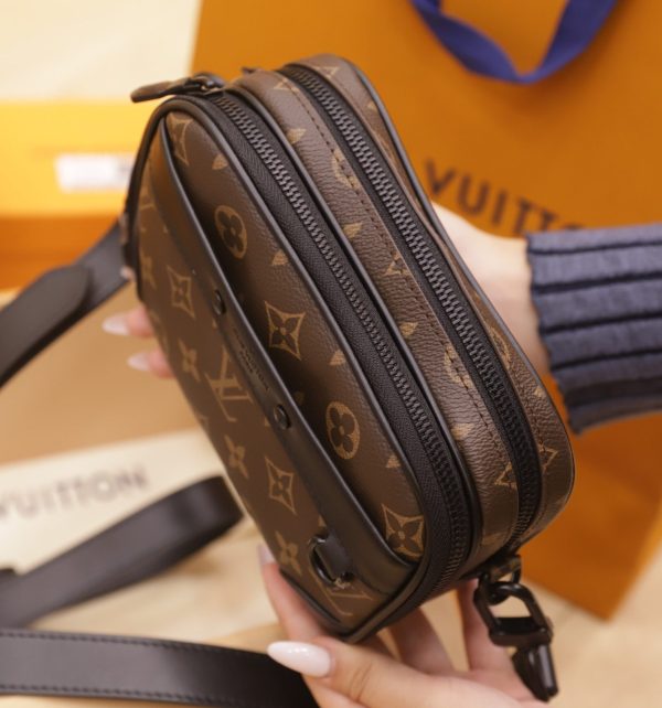 Louis Vuitton LV Wearable Wallet Crossbody Bag Brown 11×18.5×6.5cm - Image 3
