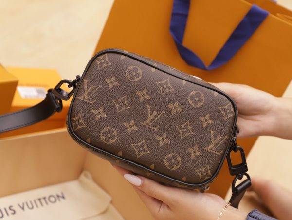 Louis Vuitton LV Wearable Wallet Crossbody Bag Brown 11×18.5×6.5cm - Image 6