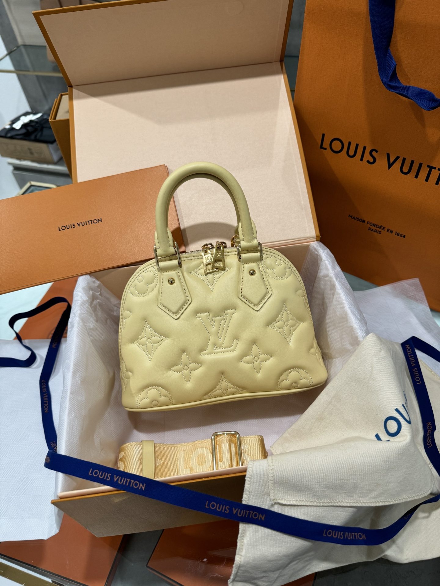 Louis Vuitton Alma BB Super Quality Yellow Handbag 24.5x18x12cm