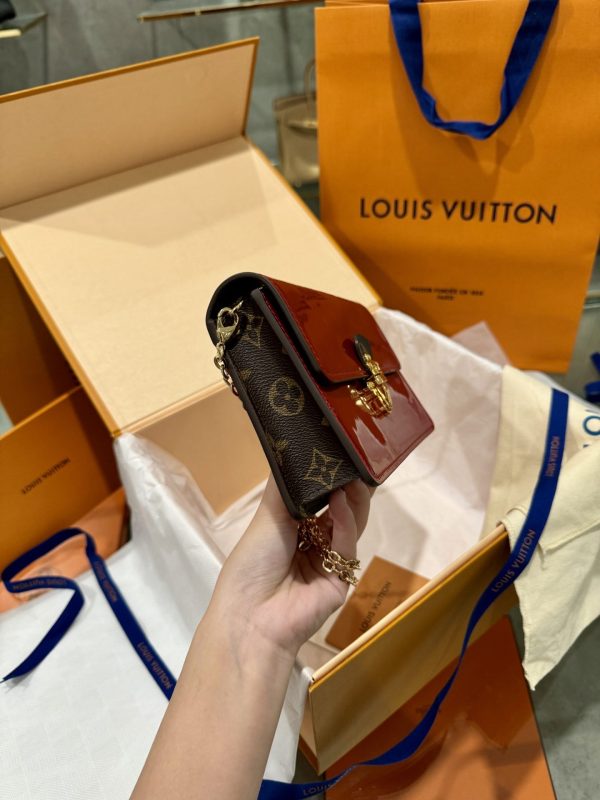 Louis Vuitton Cherrywood Chain Wallet Patent Red Leather 19cm - Image 5