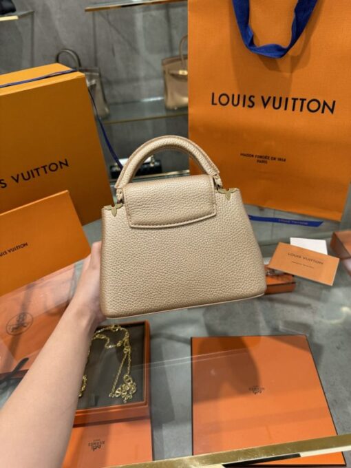 Louis Vuitton LV Capucines Light Color Super Quality Handbag 21x14x8cm - Image 4