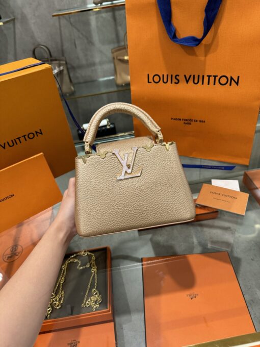 Louis Vuitton LV Capucines Light Color Super Quality Handbag 21x14x8cm