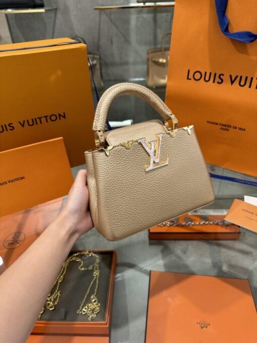 Louis Vuitton LV Capucines Light Color Super Quality Handbag 21x14x8cm - Image 3