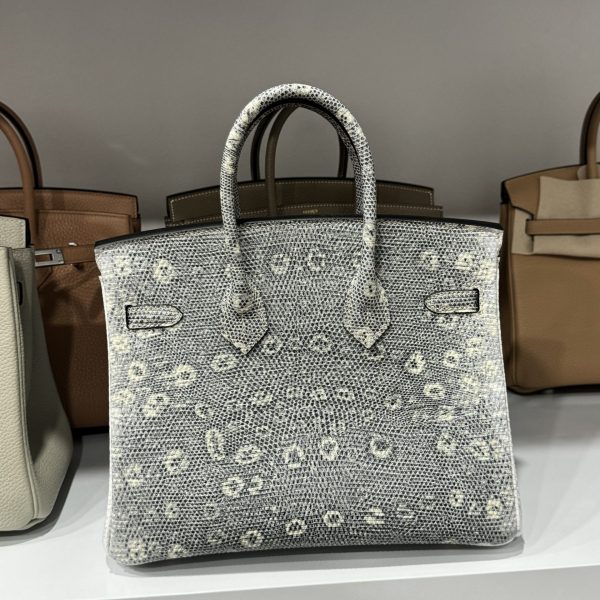 Hermes Birkin Women’s Handbag Lizard Skin Gold Lock 25cm - Image 3