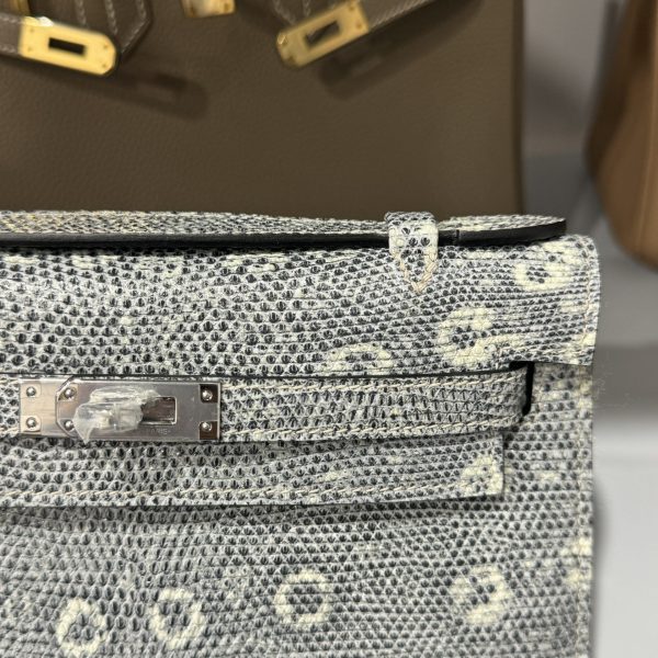 Hermes Kelly Women’s Lizard Leather Handbag with Silver Lock Super Quality 22x7x3cm - Image 4