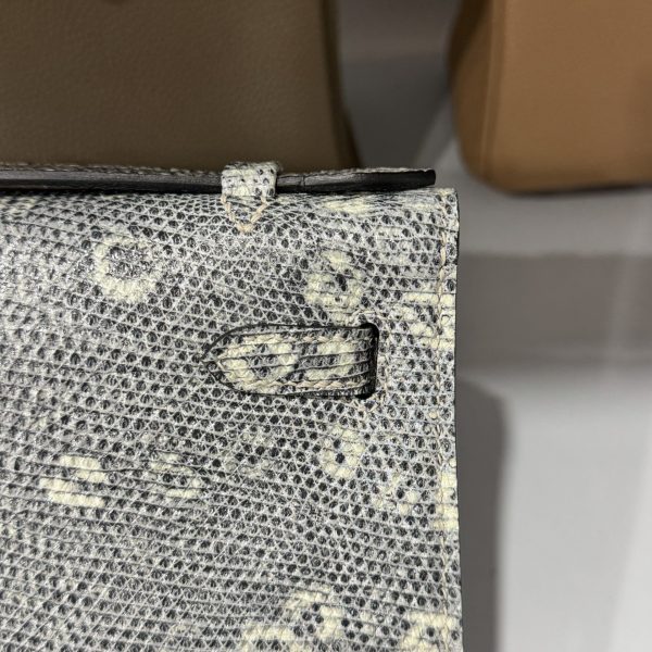 Hermes Kelly Women’s Lizard Leather Handbag with Silver Lock Super Quality 22x7x3cm - Image 5