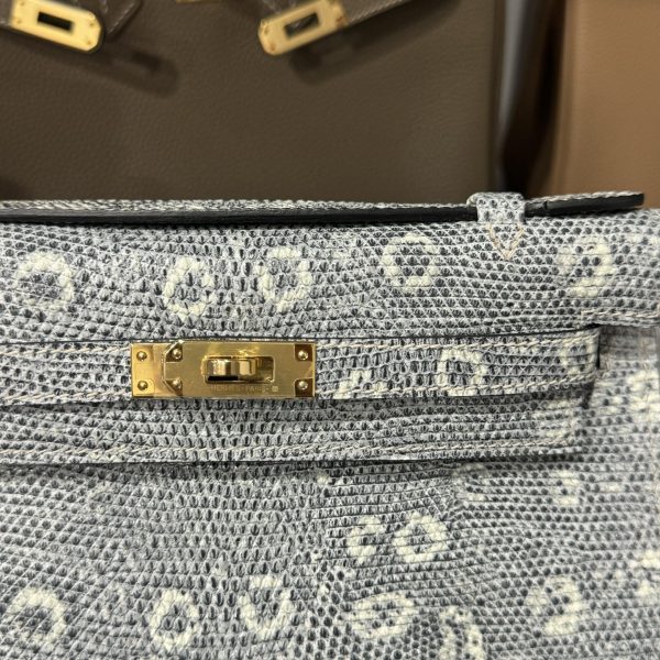 Hermes Kelly Women’s Lizard Leather Handbag with Super Quality Gold Lock 22x7x3cm - Image 5