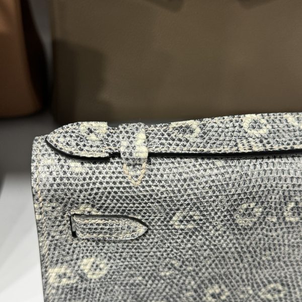 Hermes Kelly Women’s Lizard Leather Handbag with Super Quality Gold Lock 22x7x3cm - Image 7