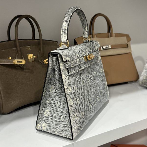 Hermes Kelly Women’s Handbag Lizard Skin Yellow Lock Size 28cm - Image 4