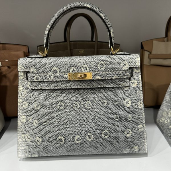 Hermes Kelly Women’s Handbag Lizard Skin Yellow Lock Size 28cm - Image 2