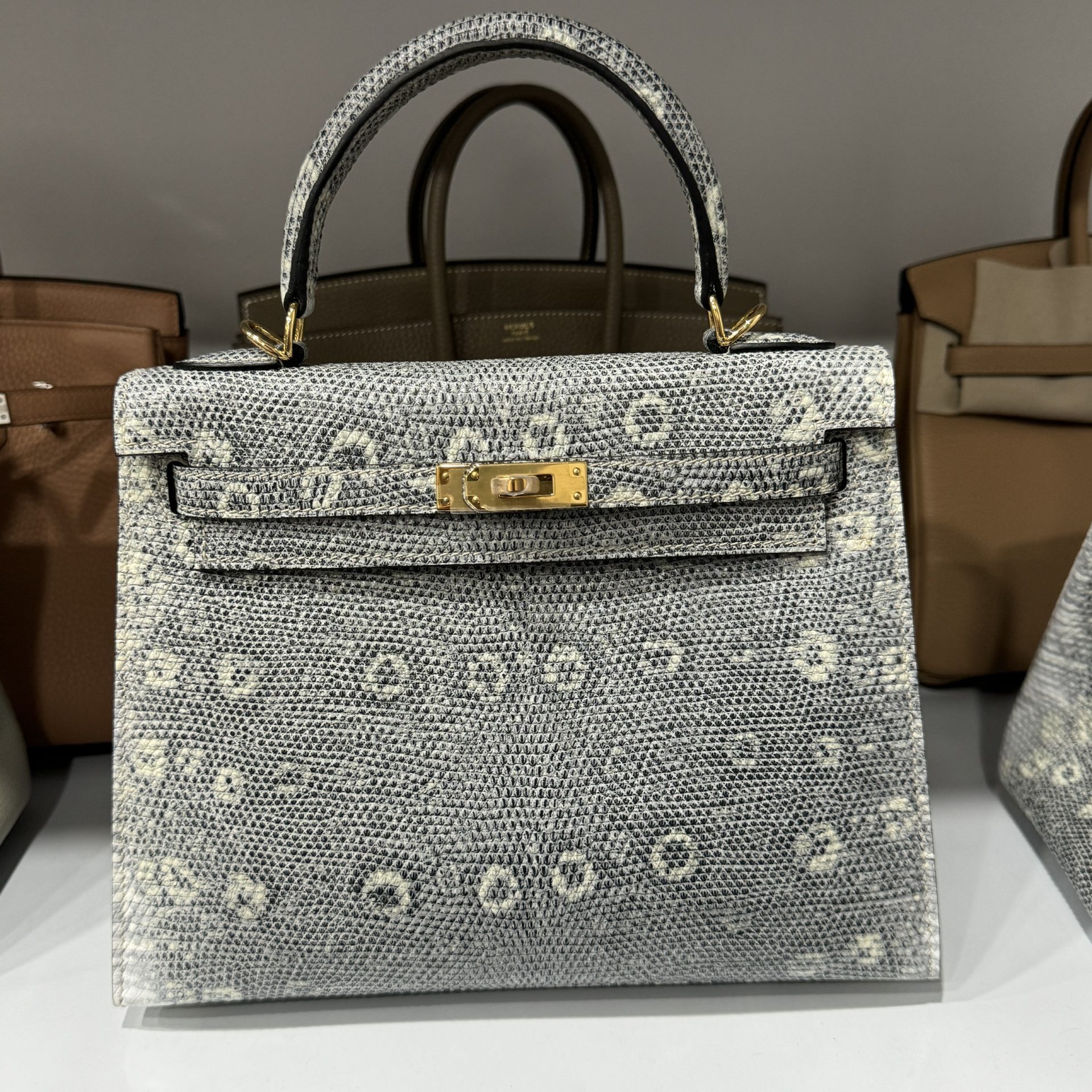 Hermes Kelly Women’s Handbag Lizard Skin Yellow Lock Size 28cm