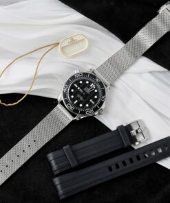 Alternative view of Omega Seamaster Diver 300M Co-Axial Master Chronometer Best Replicas VS Factory 42mm