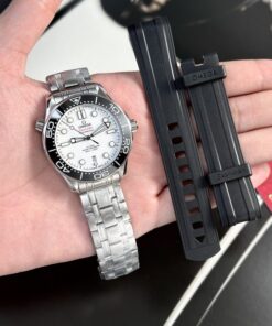 Alternative view of Omega Replica Watches Seamaster Diver 300M White Dial VS Factory 42mm