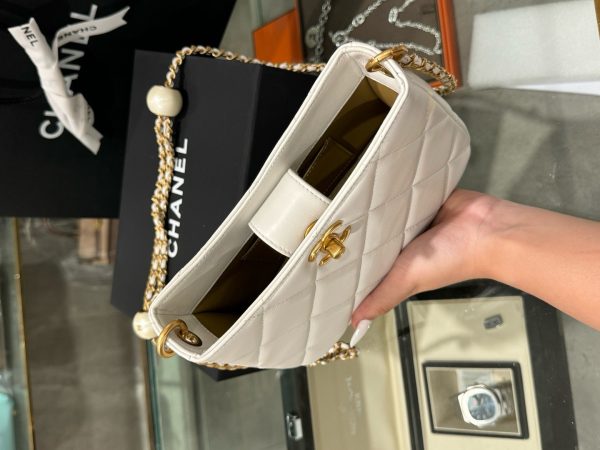 Chanel 24S Hobo Handbag for Women White Chain Strap Like Auth 20x13x8cm - Image 7