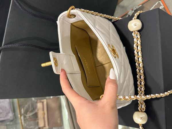 Chanel 24S Hobo Handbag for Women White Chain Strap Like Auth 20x13x8cm - Image 6
