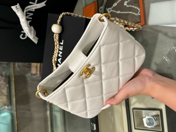 Chanel 24S Hobo Handbag for Women White Chain Strap Like Auth 20x13x8cm - Image 4