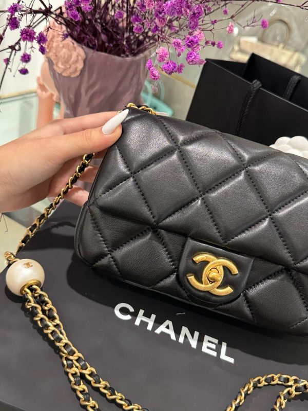 Chanel Women’s Black Pearl Handbag with Super Quality Gold Lock 20cm - Image 3