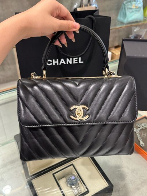 Chanel Classic Replica Handbag 11 Women Beige Gold Lock 25cm