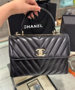 Alternative view of Chanel Classic Replica Handbag 11 Women Beige Gold Lock 25cm