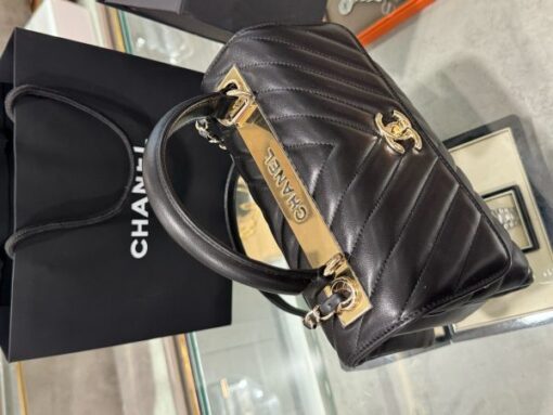 Chanel Classic Replica Handbag 11 Women Beige Gold Lock 25cm - Image 5