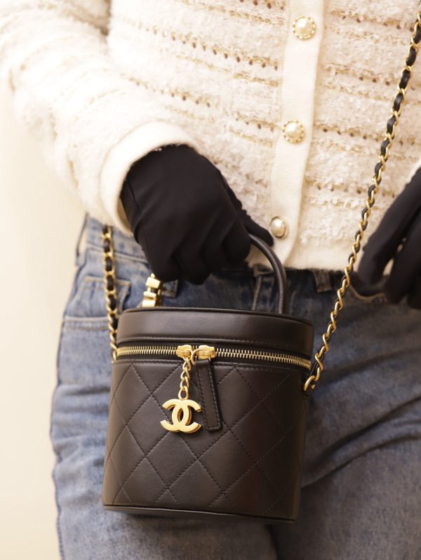 Chanel Vanity Like Auth Women’s Cowhide Handbag with Gold Lock 20x14cm - Image 8