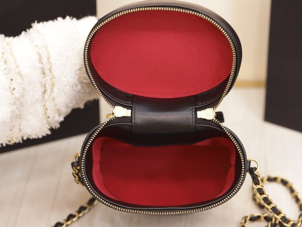 Chanel Vanity Like Auth Women’s Cowhide Handbag with Gold Lock 20x14cm - Image 7