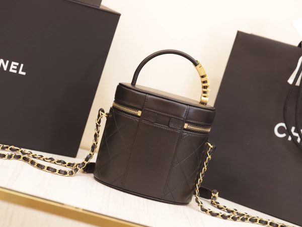 Chanel Vanity Like Auth Women’s Cowhide Handbag with Gold Lock 20x14cm - Image 6