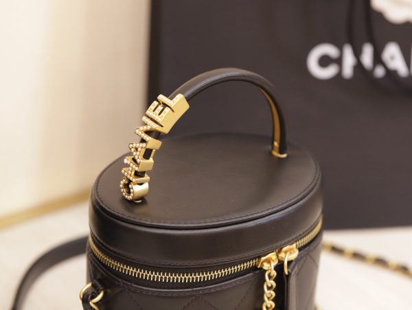 Chanel Vanity Like Auth Women’s Cowhide Handbag with Gold Lock 20x14cm - Image 4